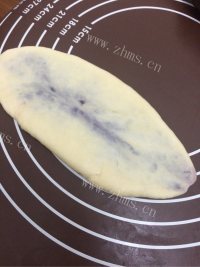 热腾腾的紫薯面包卷做法图解7)