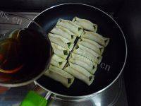美味的猪肉韭菜锅贴做法图解14)