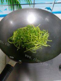 口感丰厚的清炒茼蒿做法图解3)
