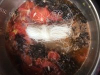美味的紫菜番茄粉丝汤的做法图解五