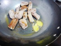 美味的山楂排骨做法图解3)