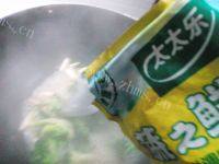 简单的炒西兰花做法图解7)