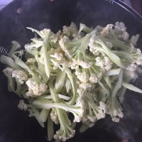 美味餐花蛤炒花菜做法图解3)