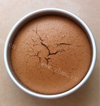 色味俱佳的可可戚风蛋糕做法图解12)