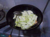 家常菜佛手瓜炒肉做法图解8)