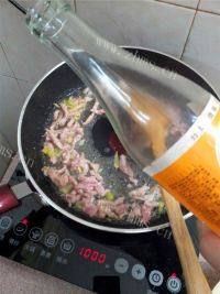 家常菜四季豆炒肉丝做法图解8)