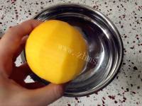 黄桃罐头的做法图解一