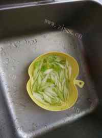 下酒菜西芹炒腰果做法图解3)