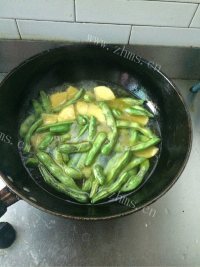 好吃的豆角炖土豆做法图解6)