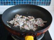 美味的麦香牛肉做法图解7)