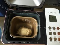 美味的淡奶油果酱排包做法图解2)
