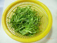 家常菜芦蒿炒香干做法图解1)