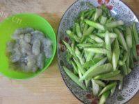 虾仁芦笋做法图解2)