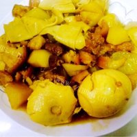 独特的红烧肉炖土豆