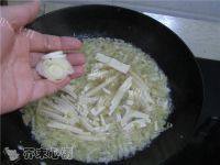 常吃不腻的白菜豆腐汤的做法图解六