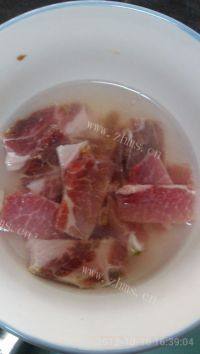 家常菜笋干炒腊肉做法图解2)