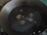 回味无穷的肉丸菠菜汤做法图解7)