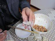 诱人的大馄饨做法图解4)