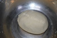 美味的凉拌莜面条做法图解3)