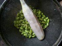 家常菜茭白炒毛豆做法图解1)