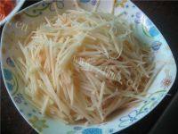 味道不错的凉拌土豆丝做法图解2)