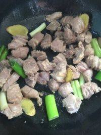 家常菜土豆炖牛肉做法图解6)