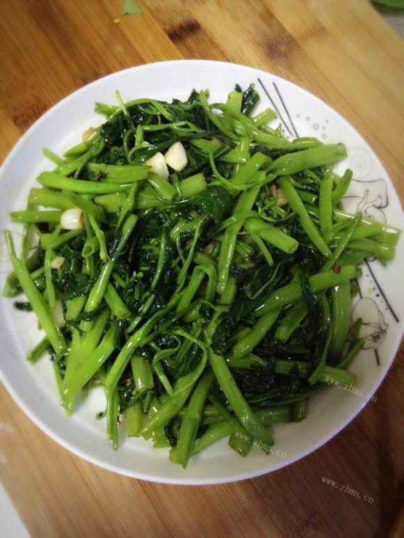 珍馐美味的清炒空心菜