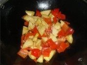 美味的菠萝咕佬肉做法图解5)