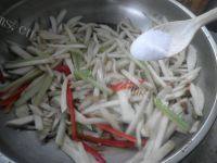 诱人的杏鲍菇炒芹菜做法图解10)
