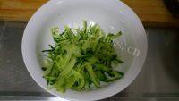 家常菜猪肉丸子汤做法图解4)