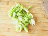 家常菜芹菜豆腐做法图解3)