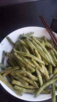家常菜干煸豆角做法图解2)