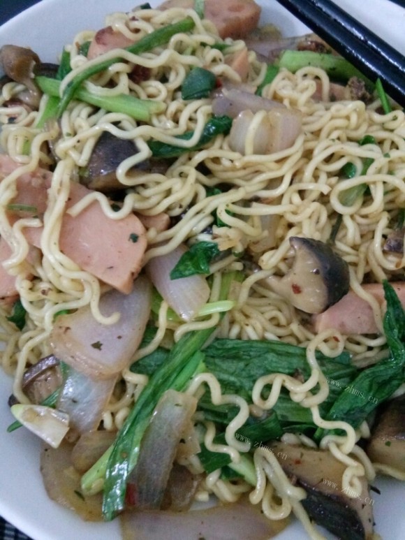 色香味浓的炒方便面