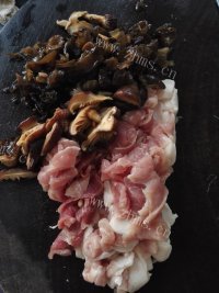 美味的珍珠丸子做法图解2)