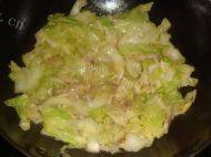 家常菜肉丝炒卷心菜