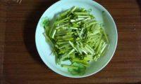 健康美食之蒜苗炒鸡蛋做法图解4)