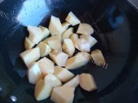 妈妈做的土豆炖牛肉做法图解6)
