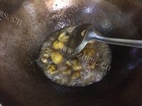 家常菜栗子焖鸡做法图解10)