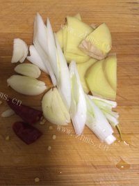 家常菜红烧鲫鱼做法图解3)