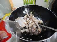家常菜毛豆烧鸡做法图解5)
