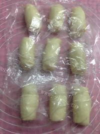 唇齿留香的豆沙菊花酥做法图解14)