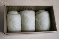 回味无穷的黑芝麻吐司做法图解12)