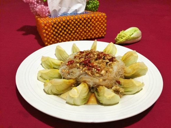 诱人的蒜蓉粉丝娃娃菜