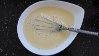 美味的北极虾肉末蒸蛋羹做法图解3)