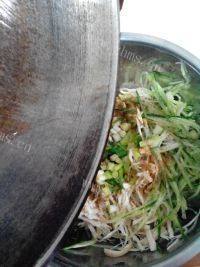 家常菜凉拌麻辣鸡丝做法图解7)