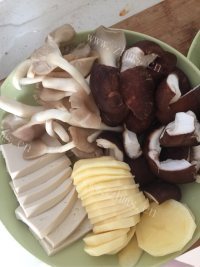 自制骨汤麻辣烫做法图解1)