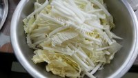 家常菜白菜炖冻豆腐做法图解2)