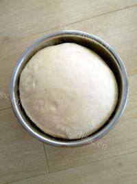 自制豆沙小面包做法图解2)