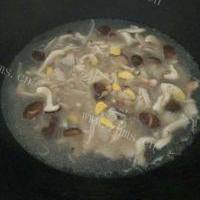 味道不错的三鲜菇肉片汤的做法图解六