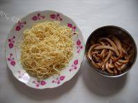 自制麻辣酸豆角牛肚面做法图解1)
